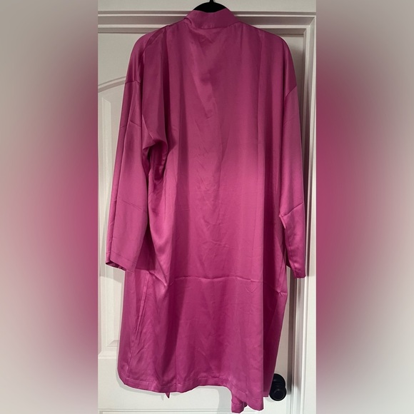 Victoria's Secret NWT Pink Satin Style Robe size M/L - Picture 6 of 7